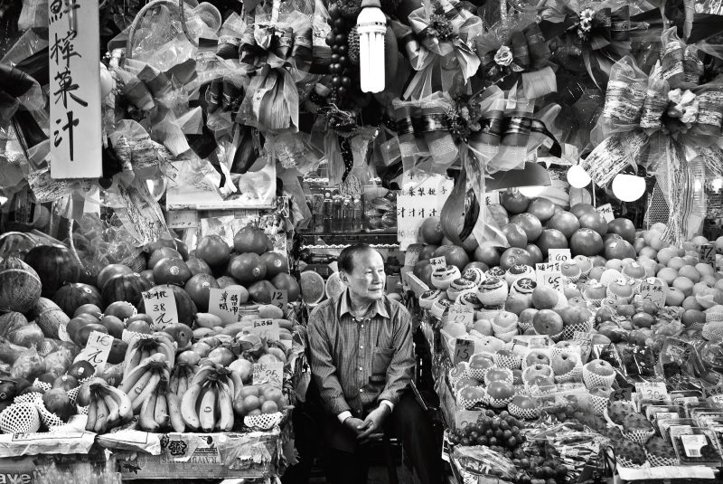 Hong-Kong-Fruit-Vendor